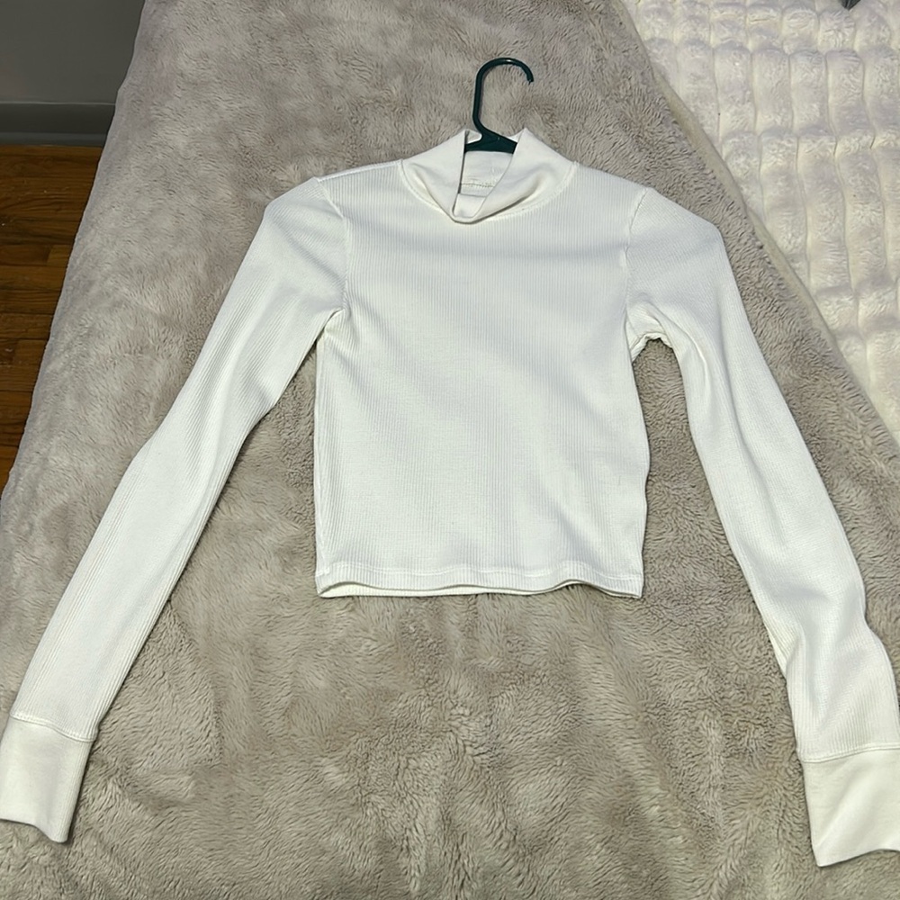 American eagle turtle neck color white size extra small